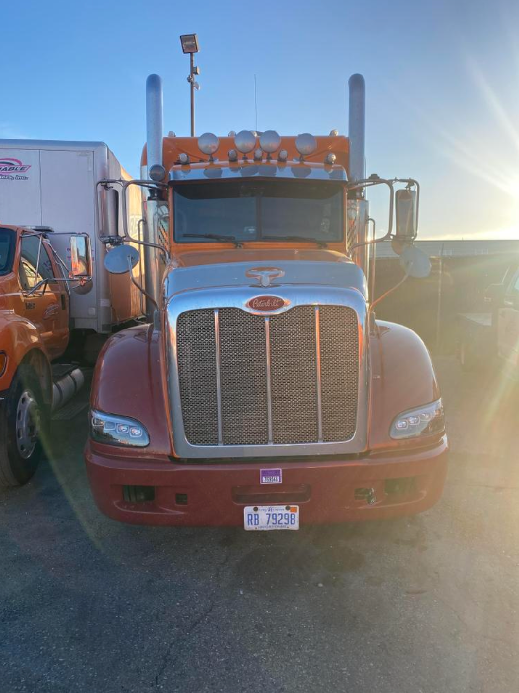 2008 Peterbilt 386 with 132" ARI Sleeper - 30777