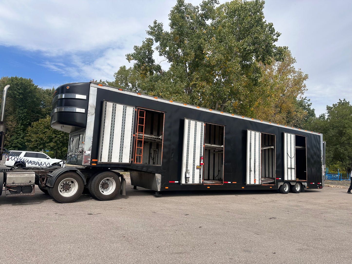 2000 Kentucky Liftgate Enclosed 7 Car Hauler - LG205 *PENDING SALE*