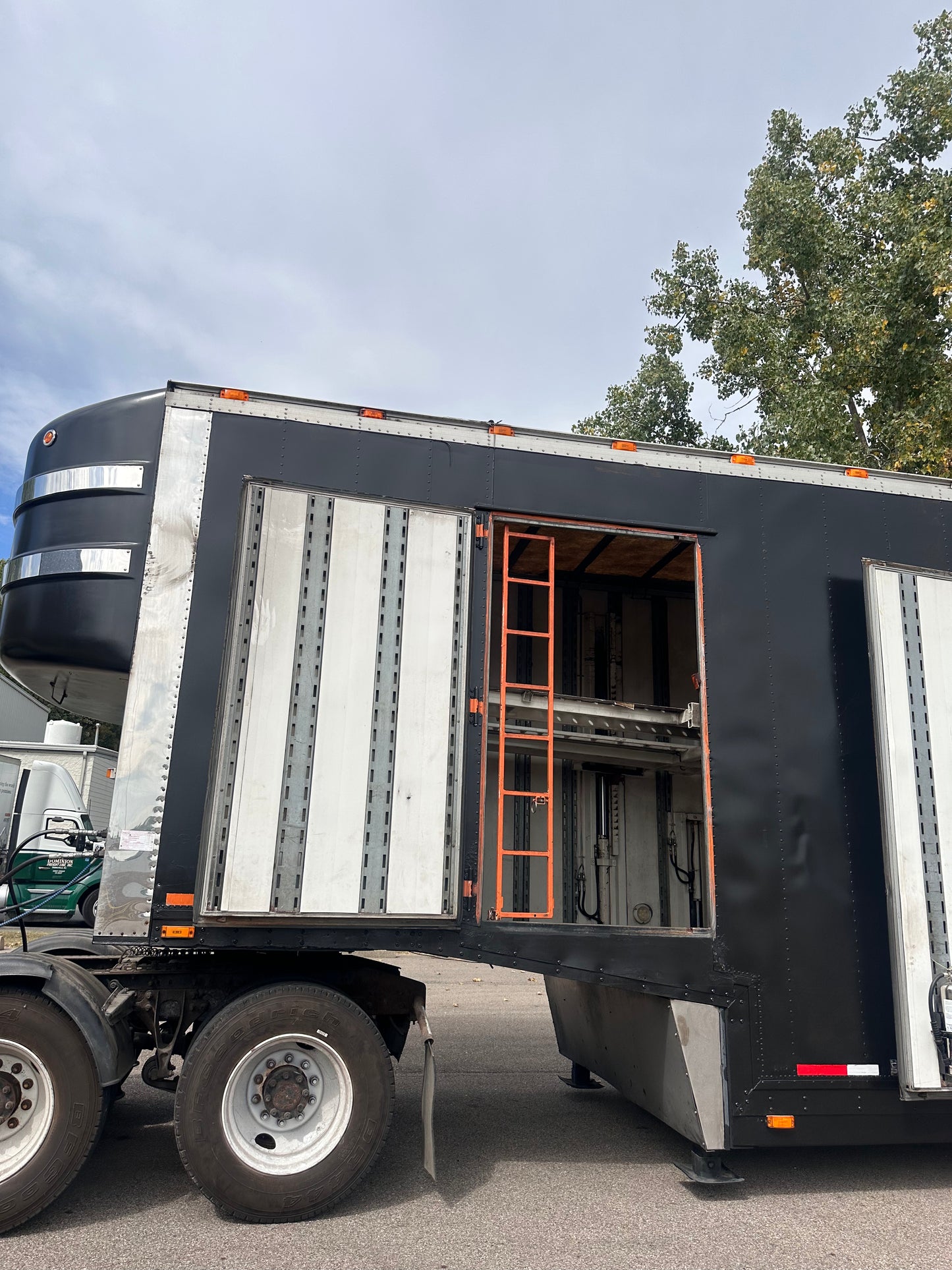 2000 Kentucky Liftgate Enclosed 7 Car Hauler - LG205 *PENDING SALE*