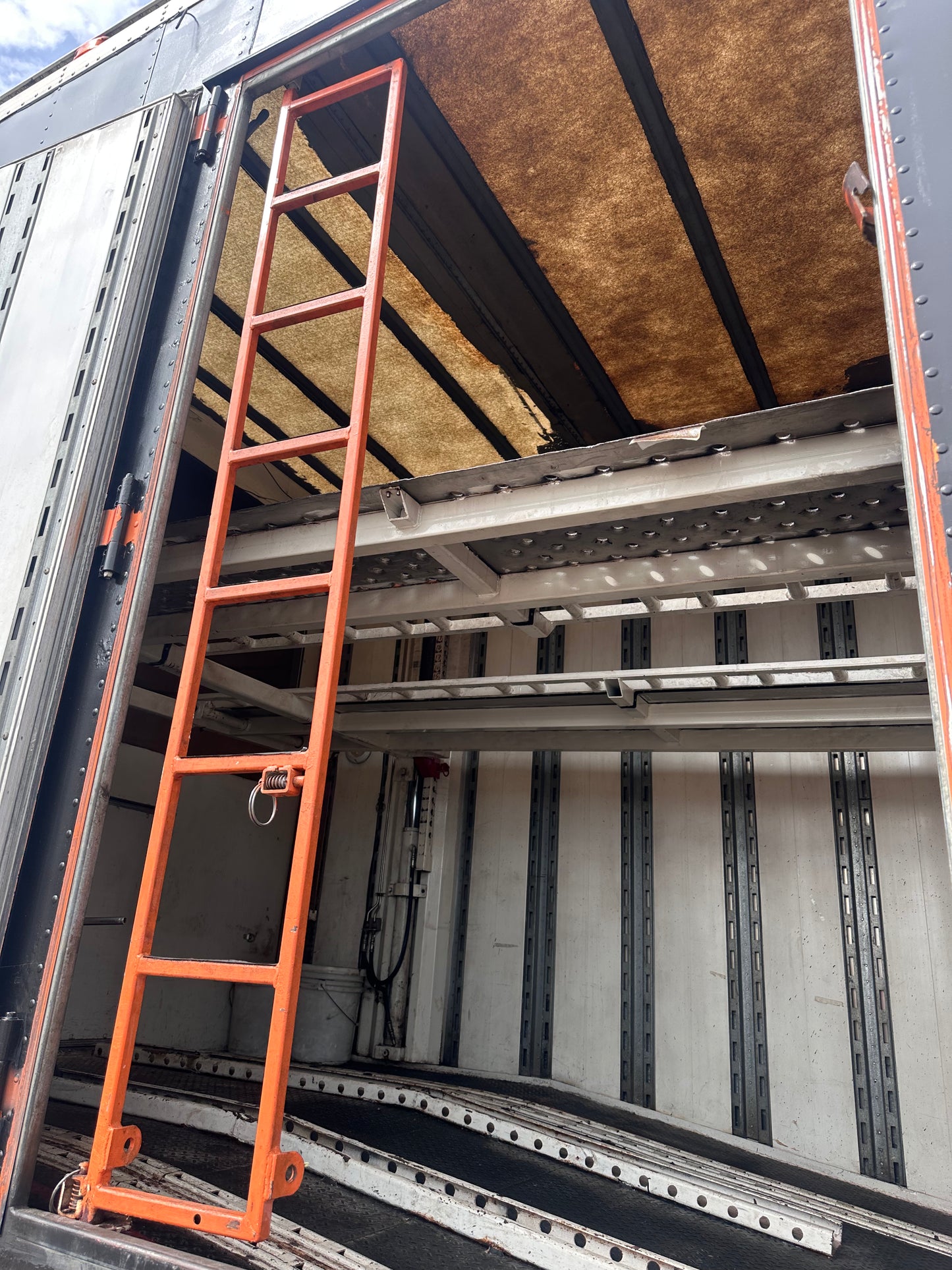 2000 Kentucky Liftgate Enclosed 7 Car Hauler - LG205 *PENDING SALE*
