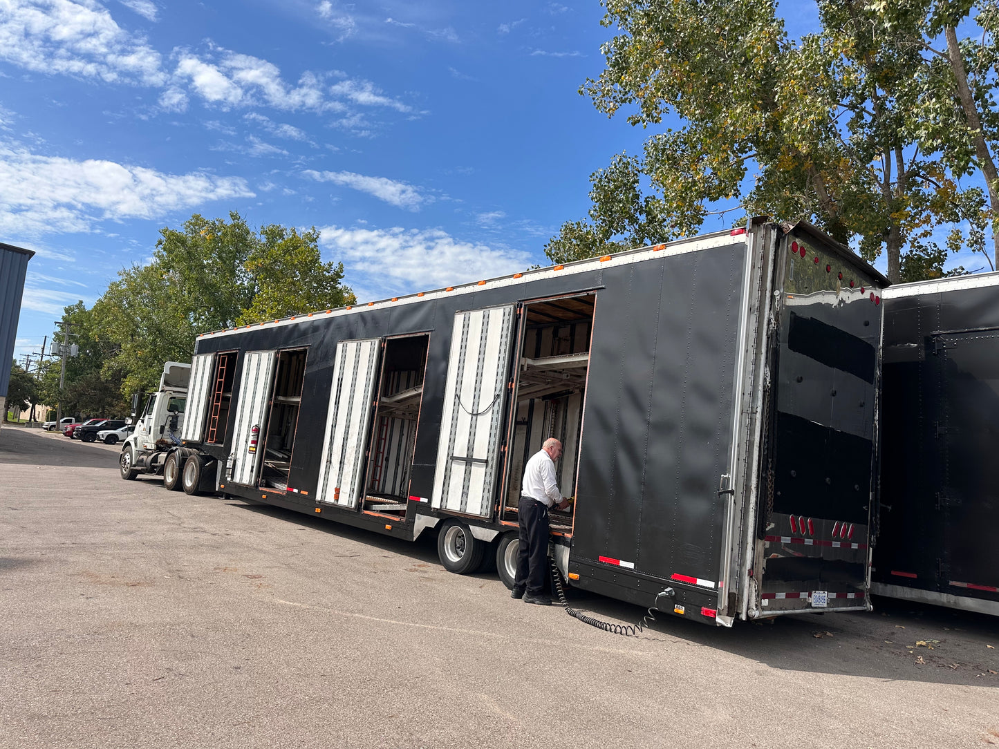 2000 Kentucky Liftgate Enclosed 7 Car Hauler - LG205 *PENDING SALE*