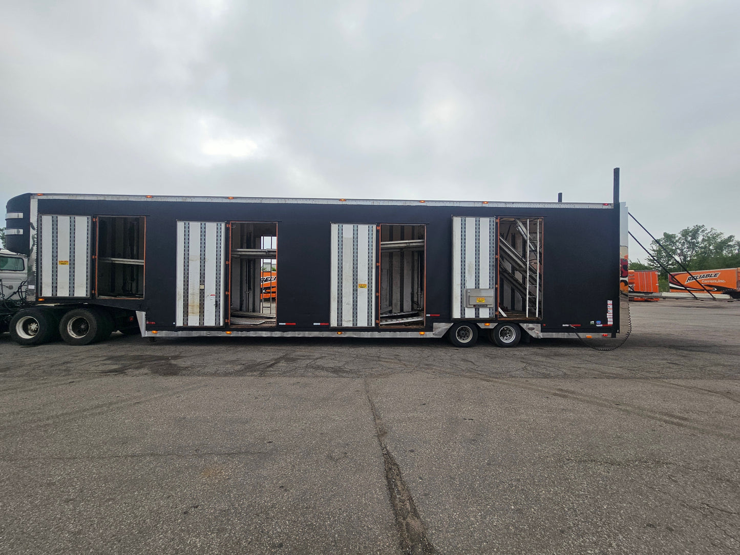 2000 Kentucky Liftgate Enclosed 7 Car Hauler - LG181