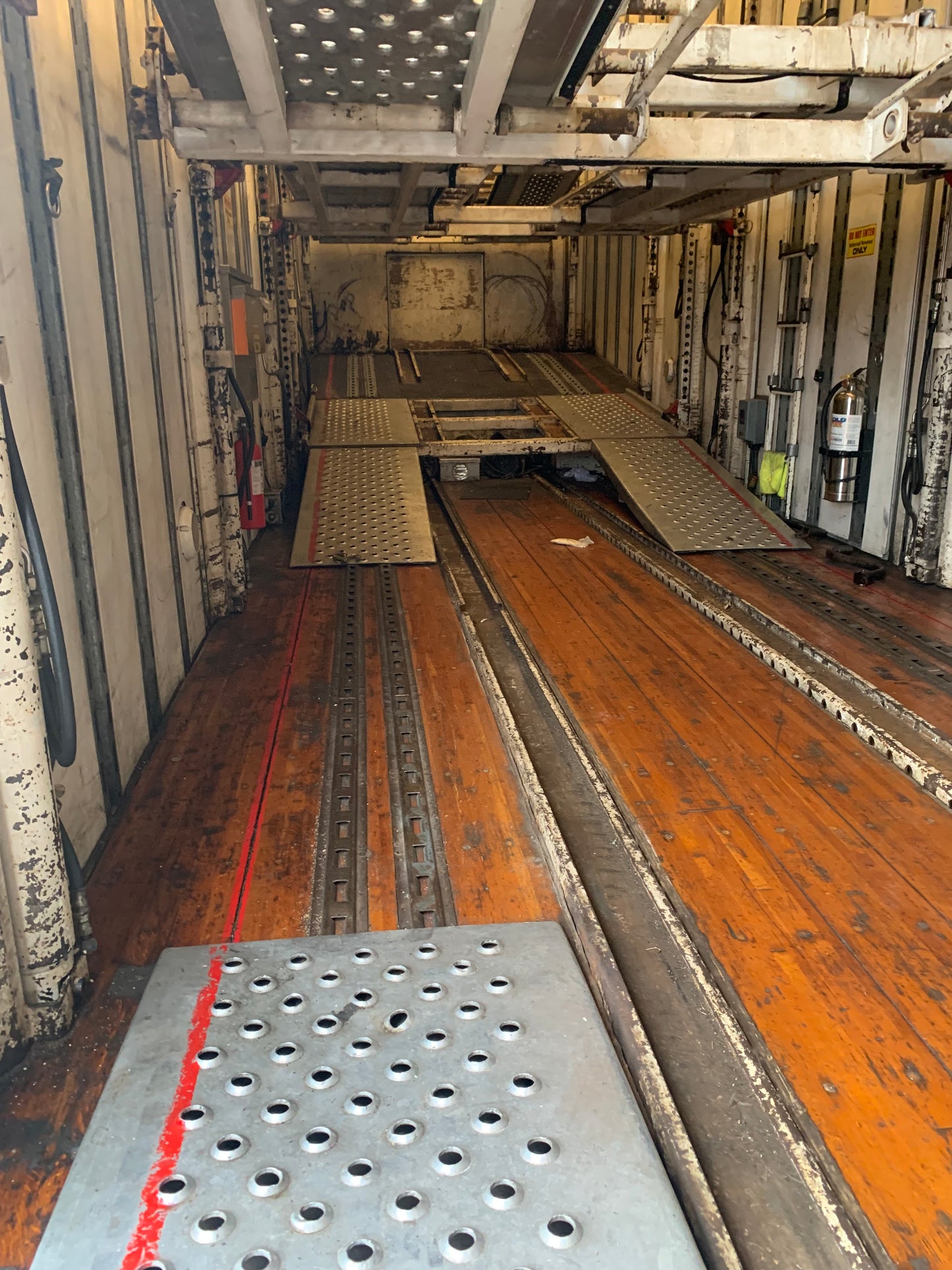 2000 Kentucky Liftgate Enclosed 7 Car Hauler - LG207 - PENDING SALE