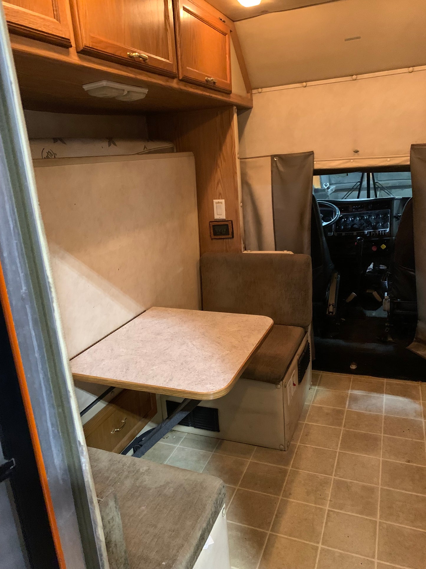 2007 Kenworth T600 - 97” Sleeper - 30686 - PENDING SALE