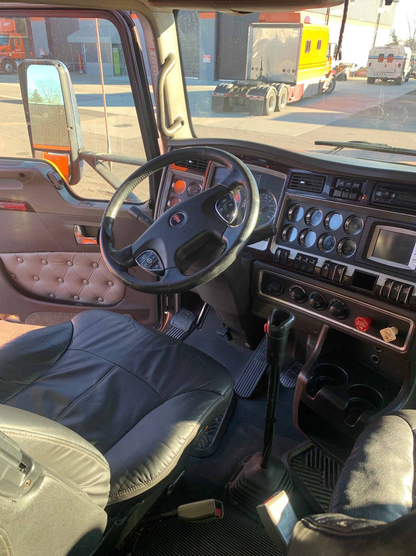 2011 Kenworth T660 - 30749