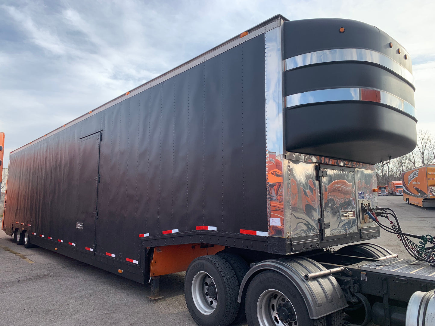 2000 Kentucky Liftgate Enclosed 7 Car Hauler - LG200