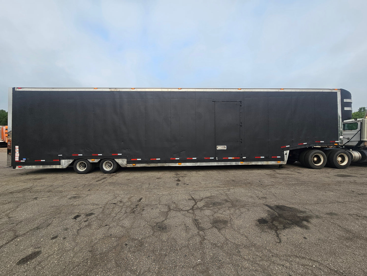 2000 Kentucky Liftgate Enclosed 7 Car Hauler - LG181