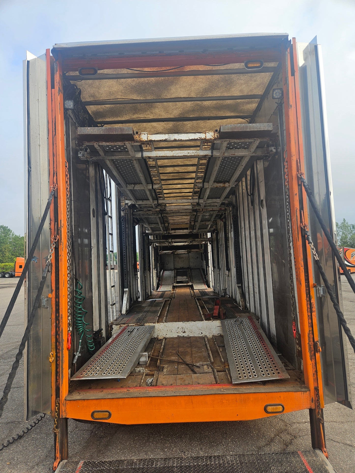2000 Kentucky Liftgate Enclosed 7 Car Hauler - LG181