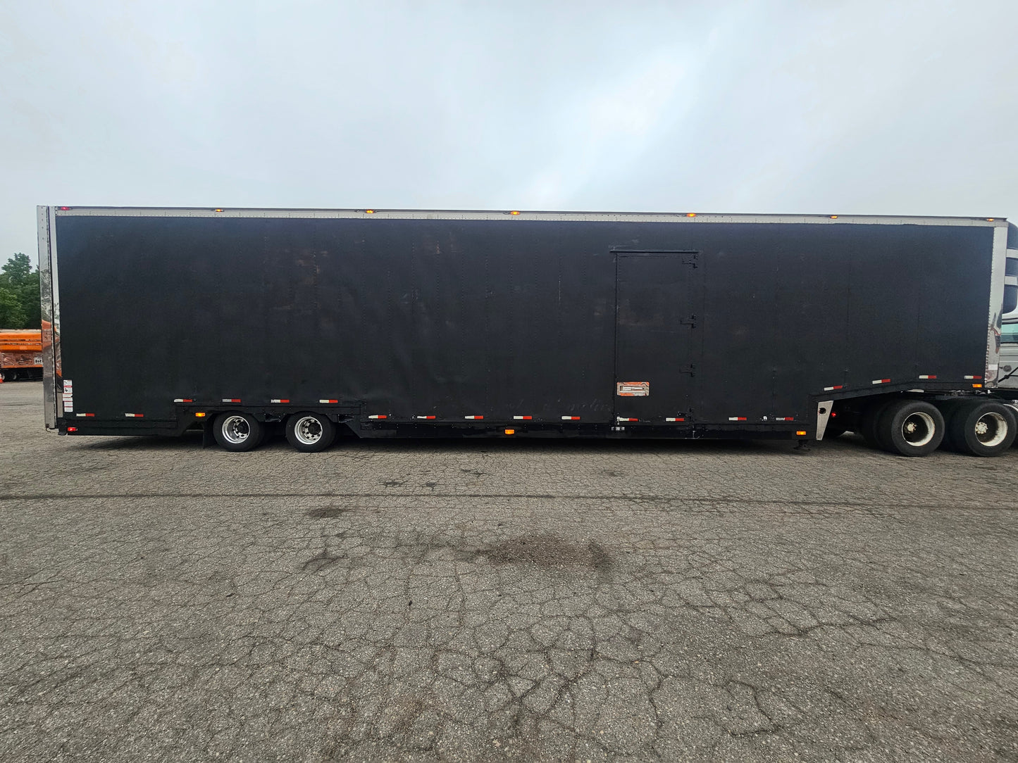 2000 Kentucky Liftgate Enclosed 7 Car Hauler - LG221