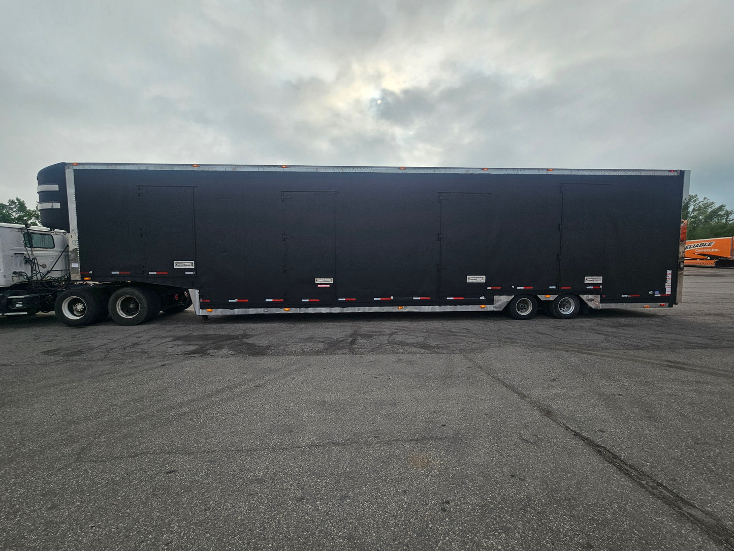 2000 Kentucky Liftgate Enclosed 7 Car Hauler - LG181