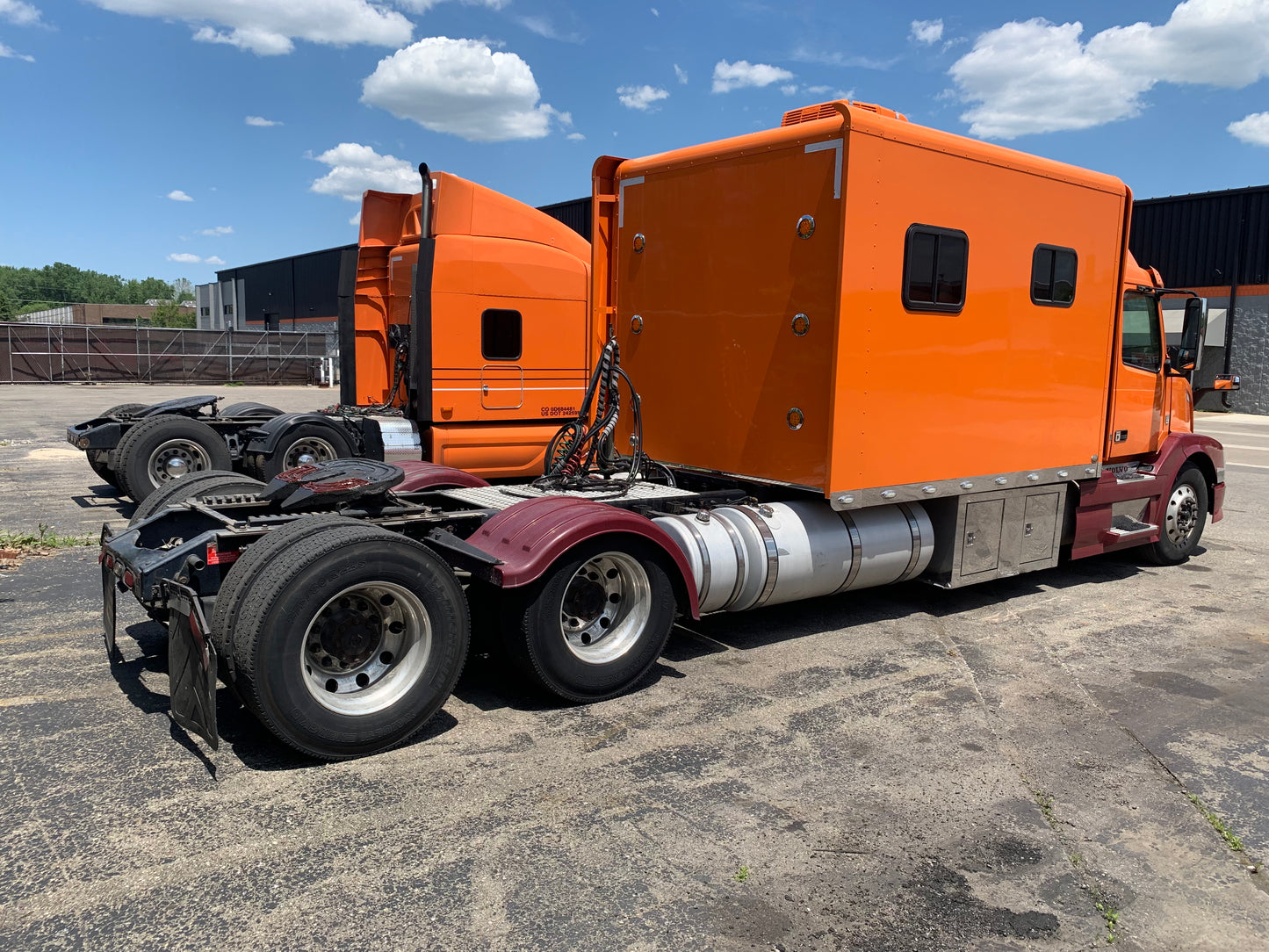 2015 Volvo VNL with 132" ARI Sleeper - 30899