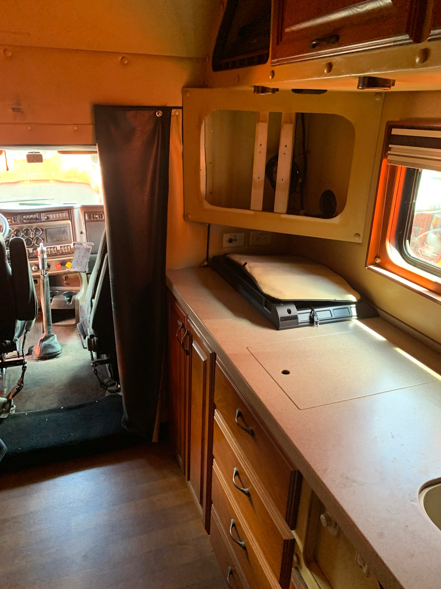 2013 Kenworth T660 with 132" ARI Sleeper - 30879