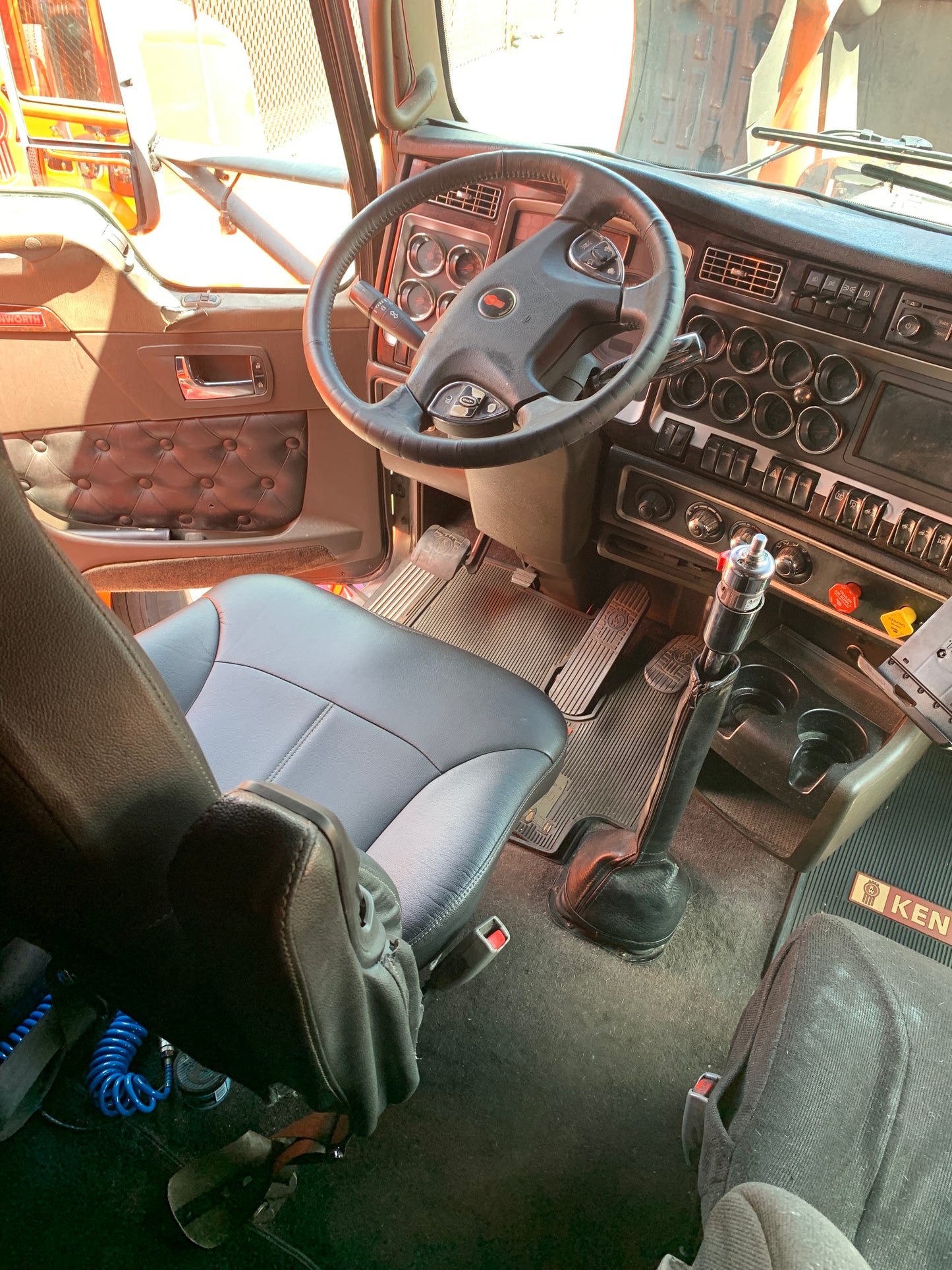 2013 Kenworth T660 with 132" ARI Sleeper - 30879