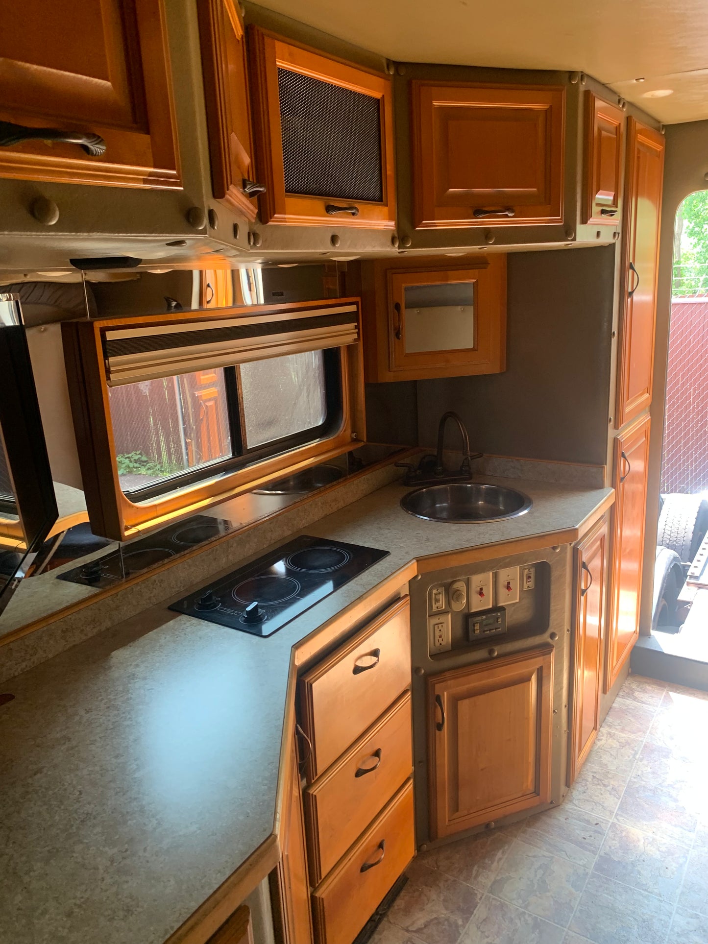 2014 Kenworth T660 with 144" ARI Sleeper - 30921