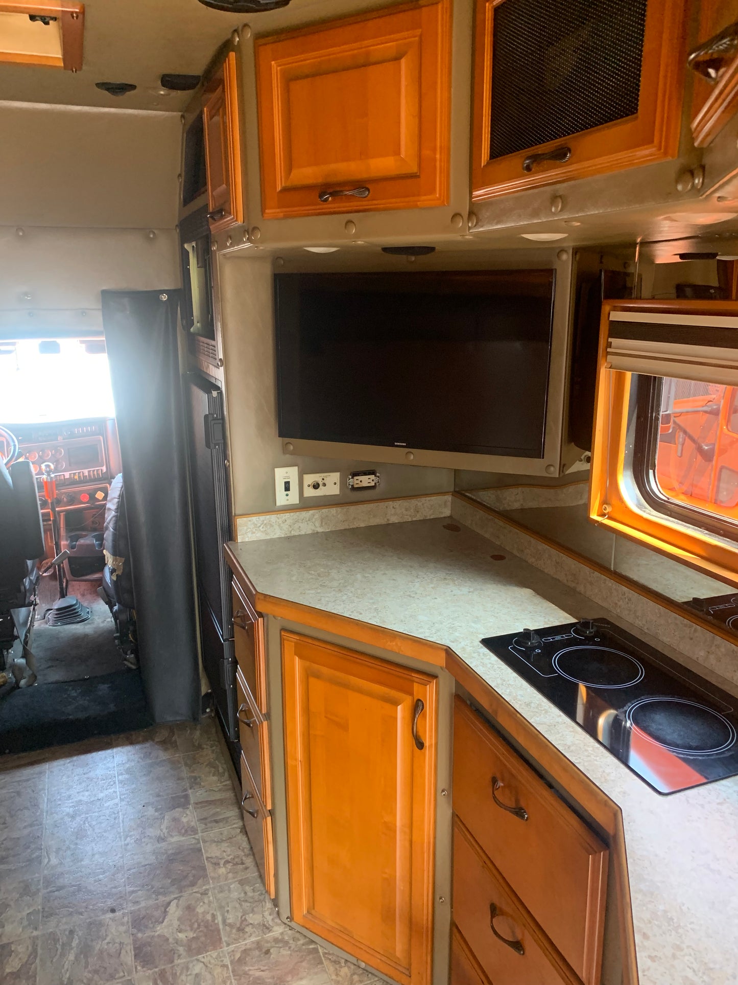 2014 Kenworth T660 with 144" ARI Sleeper - 30921