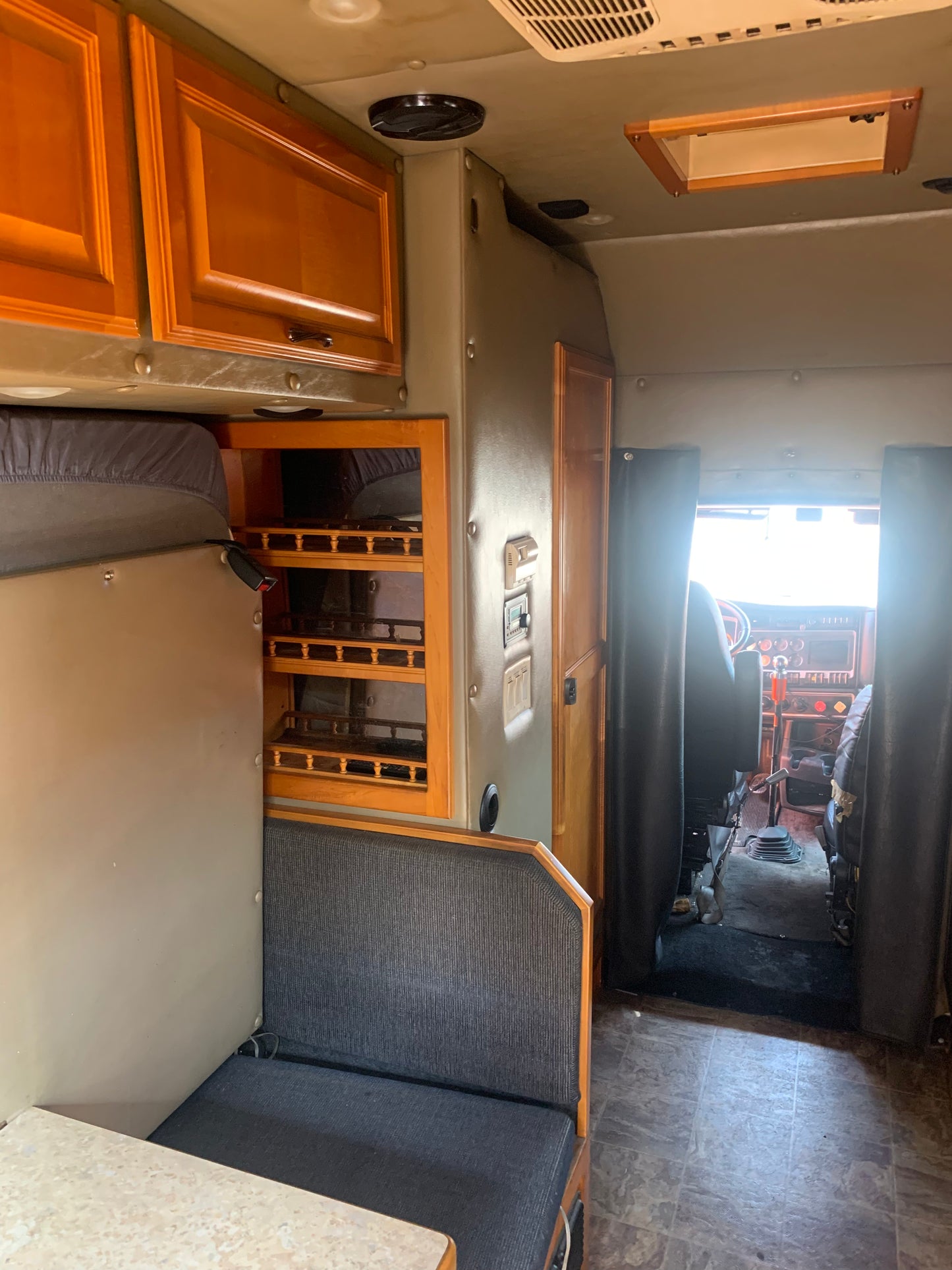 2014 Kenworth T660 with 144" ARI Sleeper - 30921