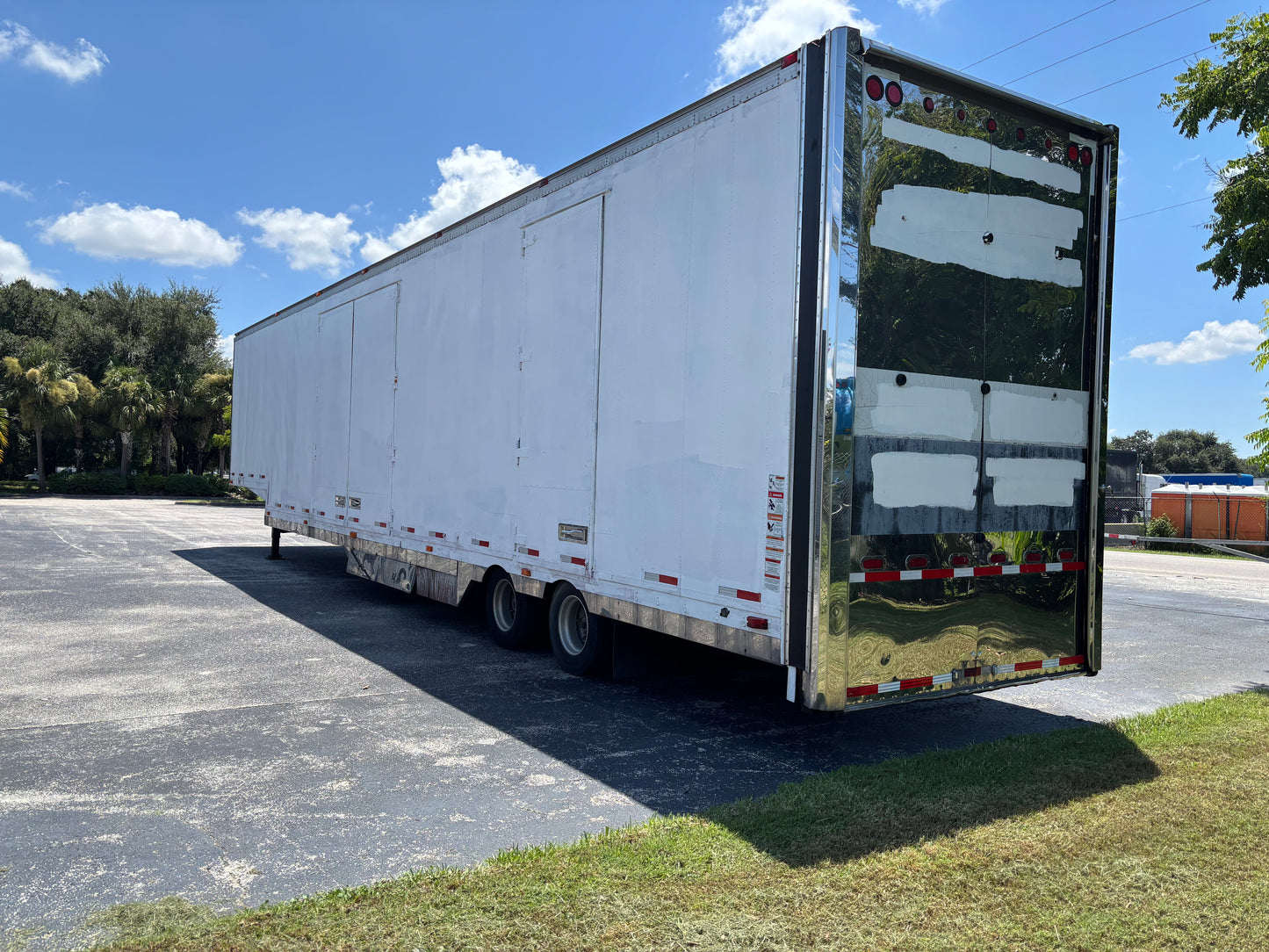 1993 Kentucky Liftgate Enclosed Car Hauler - LG066 *PENDING SALE*