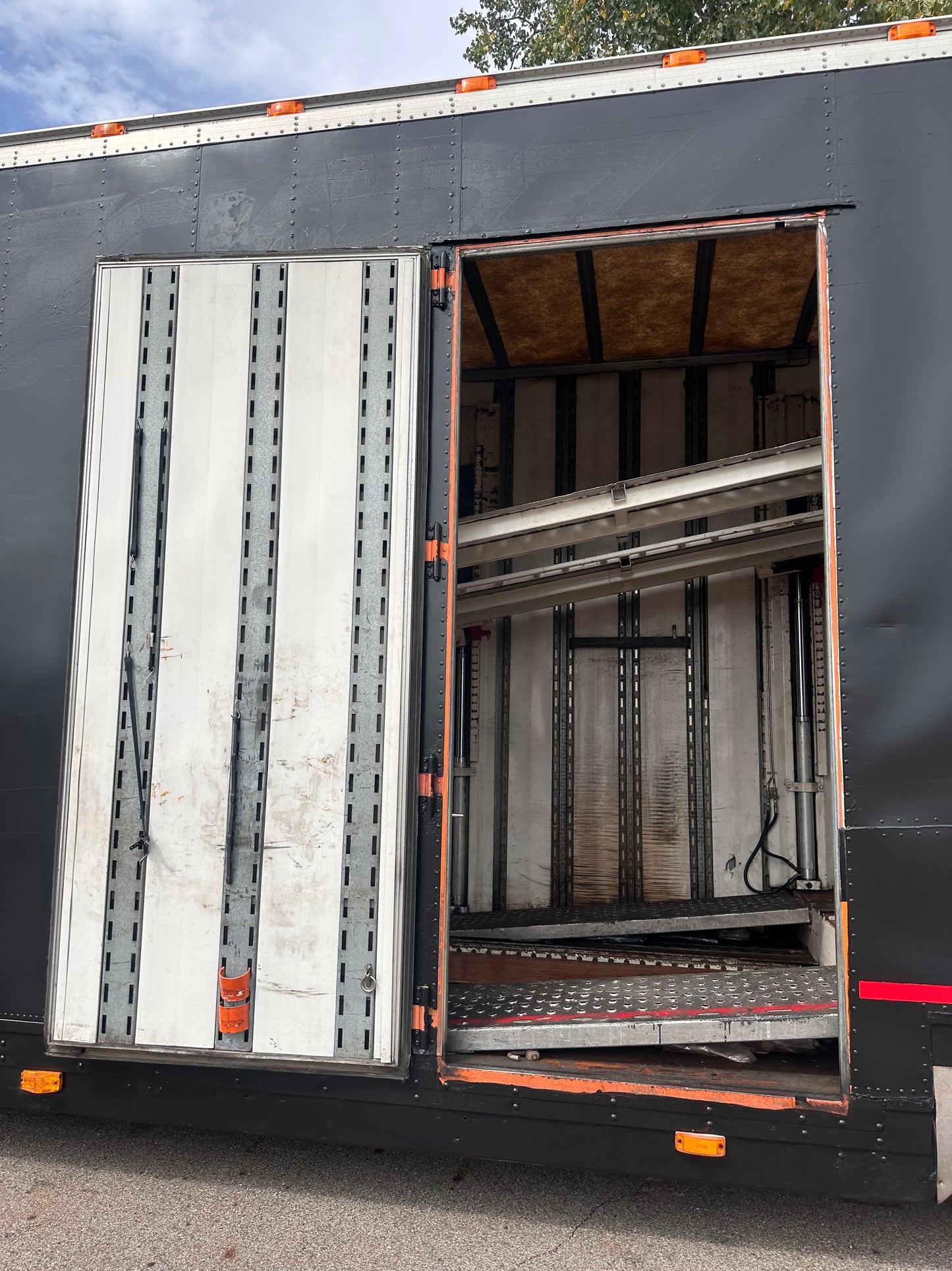 2000 Kentucky Liftgate Enclosed 7 Car Hauler - LG205 *PENDING SALE*