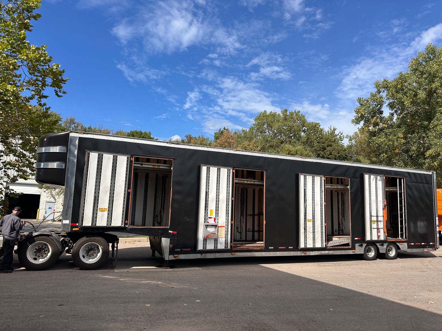 2000 Kentucky Liftgate Enclosed 7 Car Hauler - LG204 *PENDING SALE*