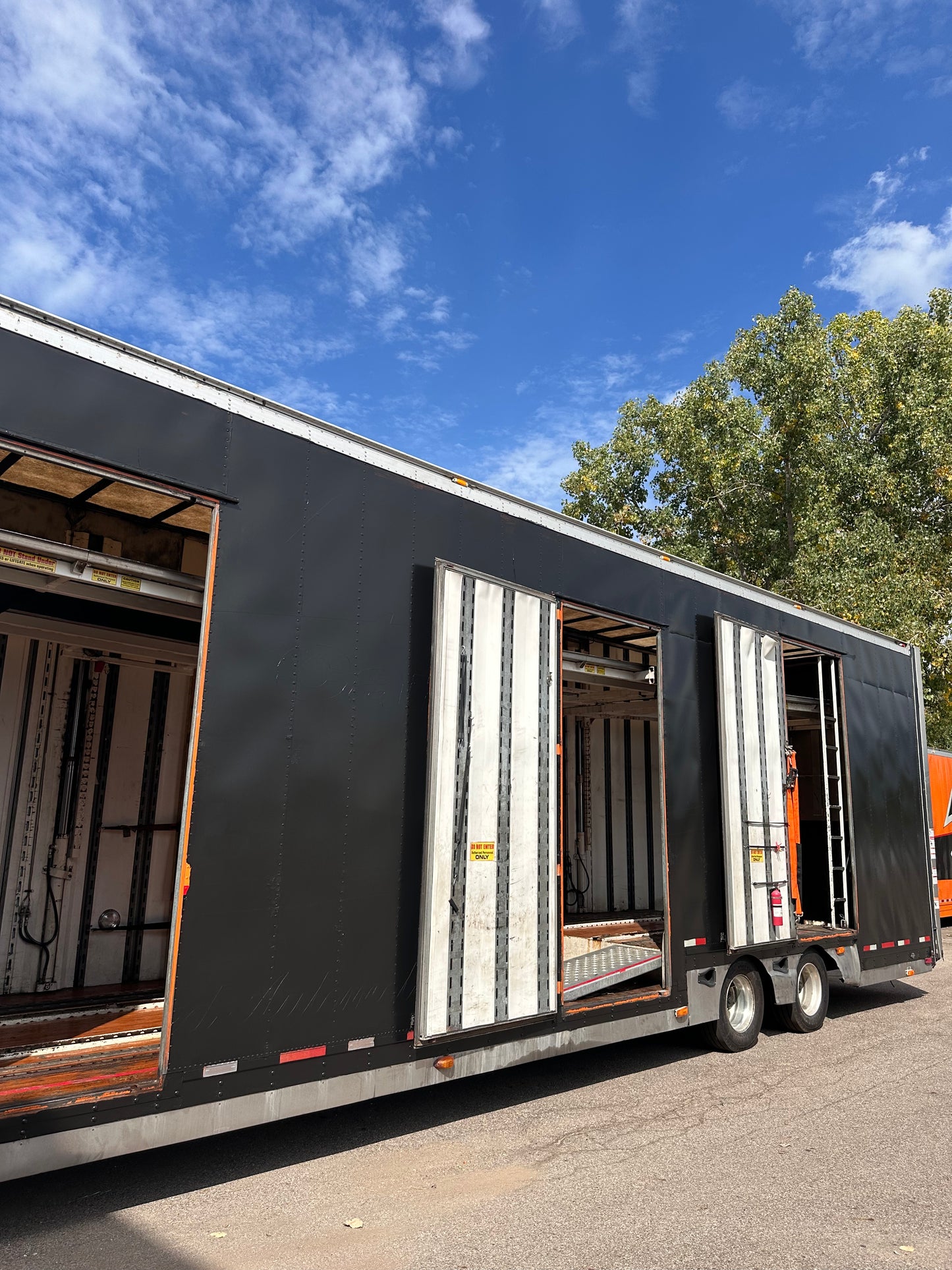 2000 Kentucky Liftgate Enclosed 7 Car Hauler - LG204 *PENDING SALE*