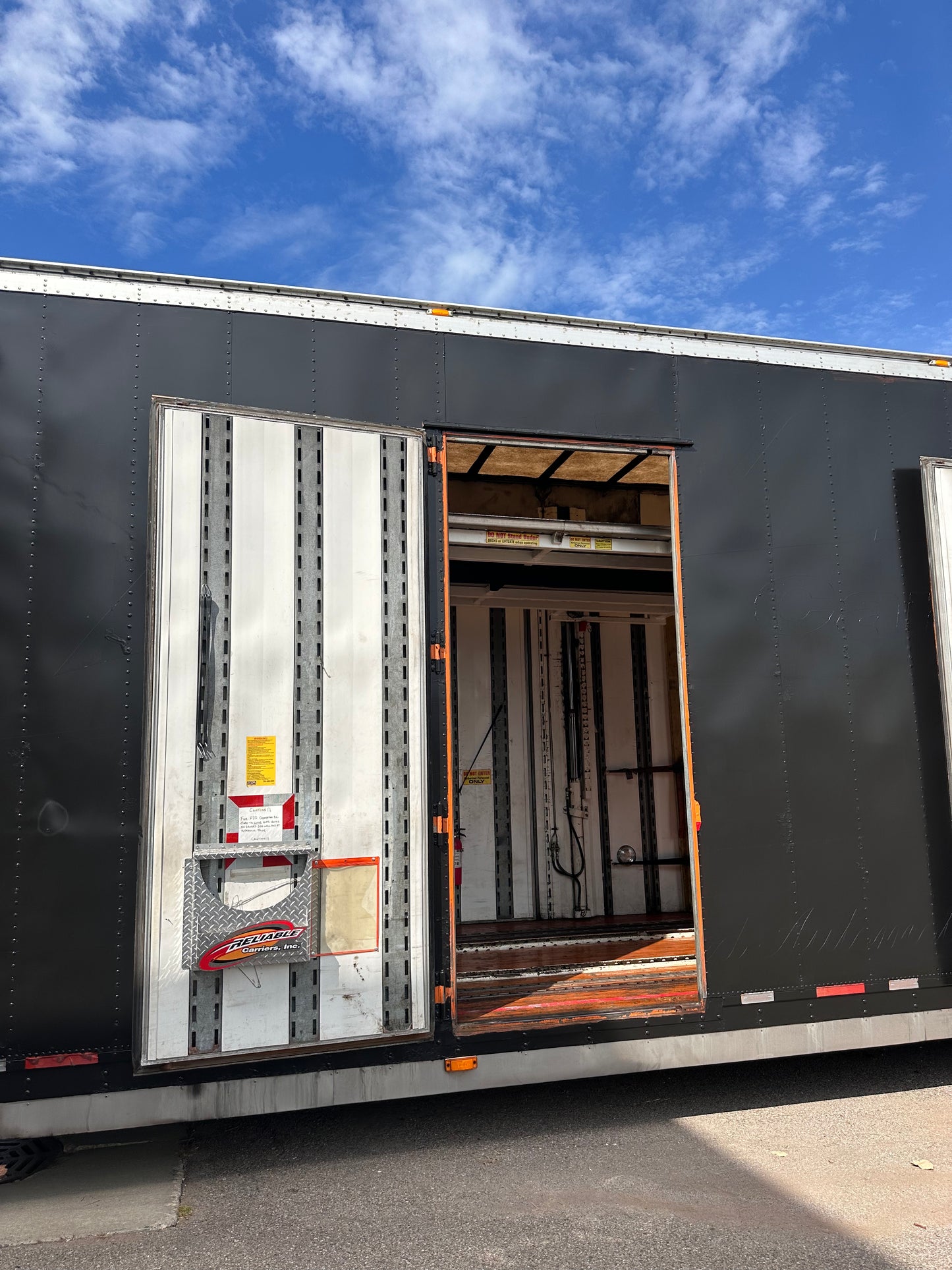2000 Kentucky Liftgate Enclosed 7 Car Hauler - LG204 *PENDING SALE*