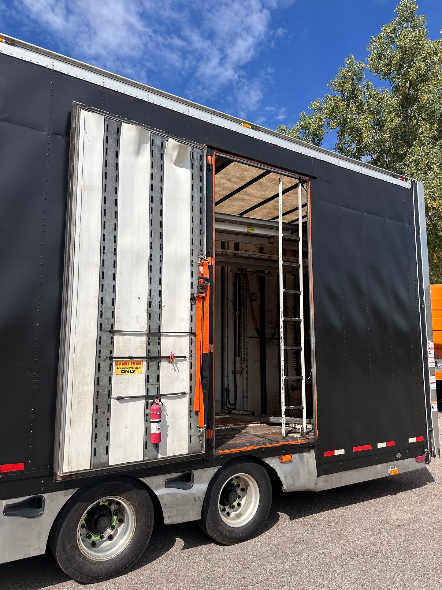 2000 Kentucky Liftgate Enclosed 7 Car Hauler - LG204 *PENDING SALE*