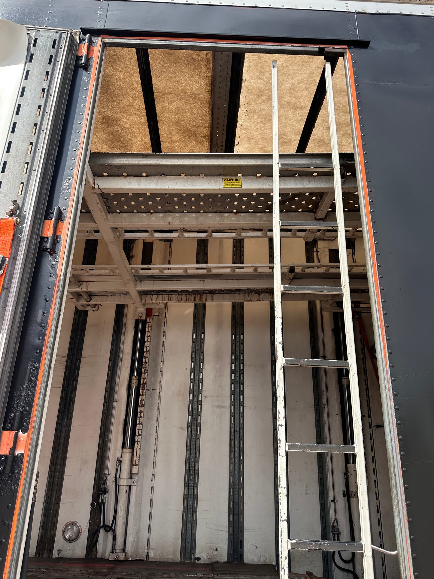 2000 Kentucky Liftgate Enclosed 7 Car Hauler - LG204 *PENDING SALE*