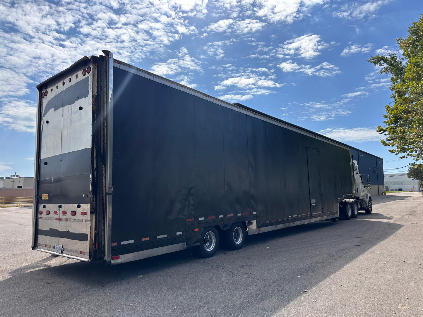 2000 Kentucky Liftgate Enclosed 7 Car Hauler - LG204 *PENDING SALE*